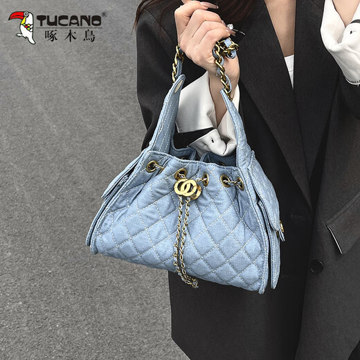 Woodpecker motorcycle hot girl underarm bag for women 2025 new trendy and super hot small fragrance style shoulder bag large capacity versatile bucket bag beibai follow the store for shipping insurance