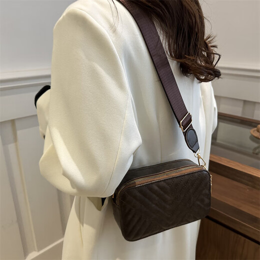 Fashion de la mode pour femmes Sac à bandoulière à un seul épaule Design haut de gamme de niche haut de gamme Diamant Broidered Small Square Sac 6215 Color Couleur de café