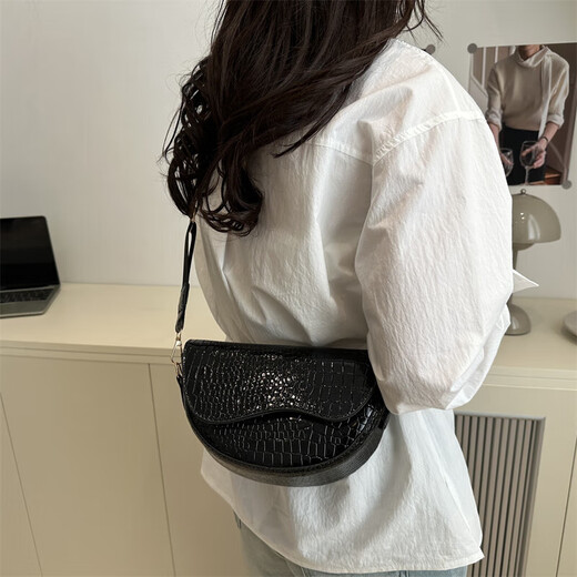 Bolsa pequeña para mujeres 2025 Summer Nuevo moderno Versátil Crossbody Bag de un hombro Bolsa de silla de montar en la parte superior del hombro 6249 Negro