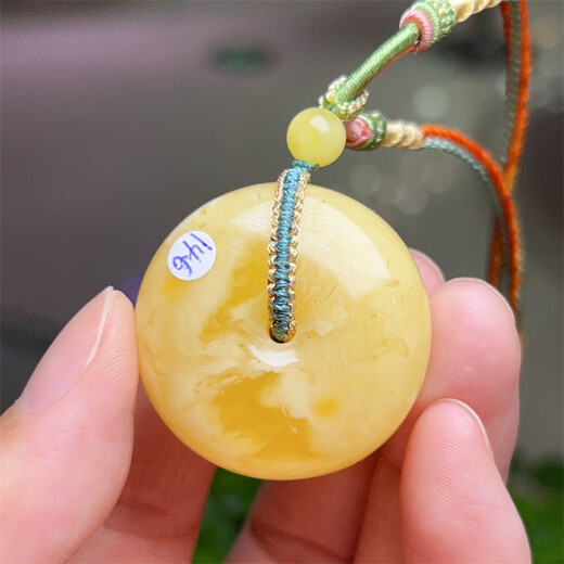 Shien natural raw ore Russian beeswax safety buckle pendant necklace without optimization without baking color handmade rope amber speed