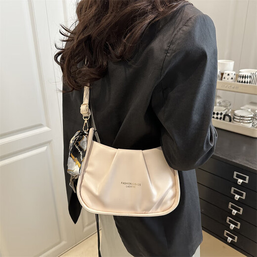 Frauen 2025 Frühling neuer modischer faltiger Umhängetaschen Vielseitige Crossbody -Tasche Mode Achselhöhlen -Tasche 6252 Weiß