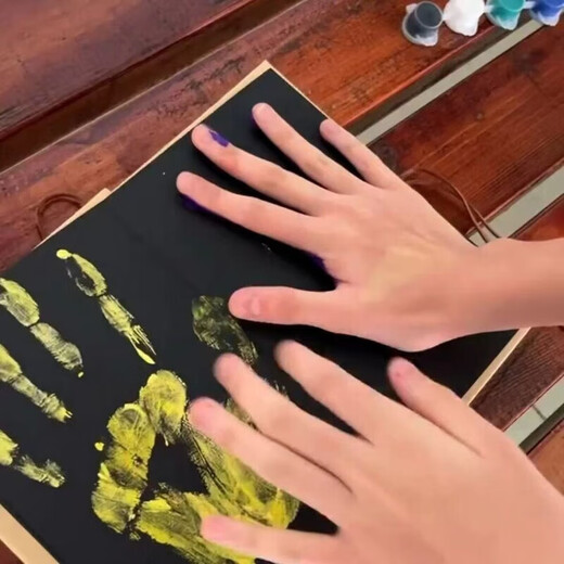 Wild pigeon organ print palm handprint painting folding memorial book couples graduation season pigments can be washed in the whole class. Universal model [48 handprints can be printed] length is about 3887. 12 colors acrylic paint + 2 brushes + gilded pen