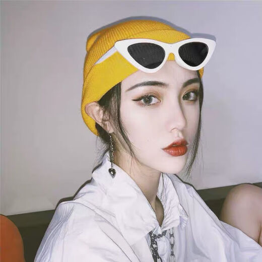 
ins European and American cat-eye sealing sunglasses new retro European and American trendy women's small frame sunglasses round face long face triangle [black]