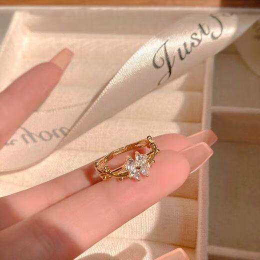 Flower micro-encrusted winding ring, exquisite, luxurious and high-end index finger ring, new trendy niche ring for women, golden flower ring (opening can be adjusted)
