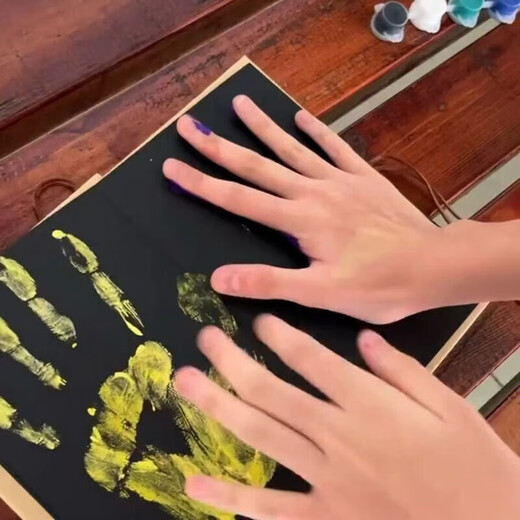 Grade Collection Organ Print Palm Handprint Zeichnungswachstum Memorial Buch Sechter Klasse Folding Memorial Book Paare Abschlusssaison Pigmente können alle Schüler gewaschen werden. Universelles Modell [48 Handabdrücke können gedruckt werden] Länge ca. 3887 mm, geben 12 Farben Acrylfarbe + 2 Pinsel + vergoldeter Stift
