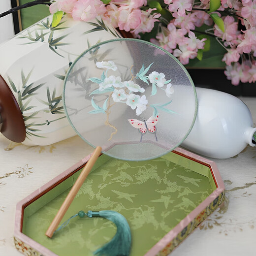 Shijanu ancient fan Chinese ancient style embroidered round fan retro generation Hanfu cheongsam catwalk dance Su embroidery round female window shadow mottled dancing fan