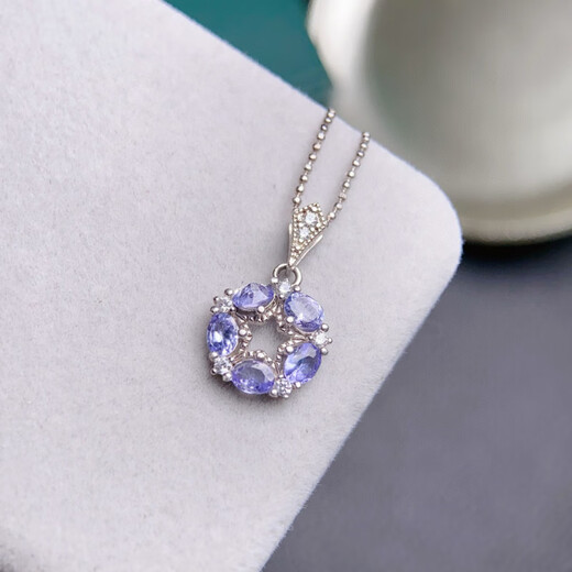 Fat Donglai purchased the same style of tanzanite pendant, charming purple, full body, explosive color, 925 silver, exquisitely inlaid with white gold base.