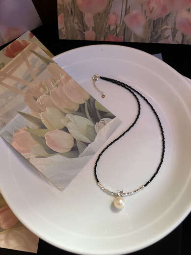 Hao Chuang natural freshwater pearl Princess Diana pendant sterling silver broken silver natural black spinel clavicle chain necklace versatile