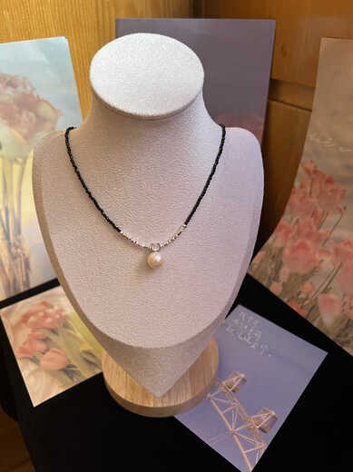 Hao Chuang natural freshwater pearl Princess Diana pendant sterling silver broken silver natural black spinel clavicle chain necklace versatile
