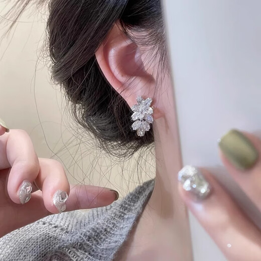 Exquisite imitation zircon flower earrings 2025 new high-end light luxury temperament earrings earrings women's niche design flower earrings 925 silver needle pair jewelry box