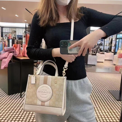 CoaCH (COACH) domestic spot coachDempsey22 Valentine's Day milk tea khaki 30 single-shoulder old-fashioned denim tote bag Dry rose pink small 22*20*11cm