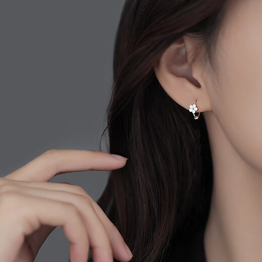 Nilan Fat Donglai same style pt950 platinum earrings for women PT9502024 summer new style temperament flower earrings as a gift for friends on Chinese Valentine's Day small white flower earrings
