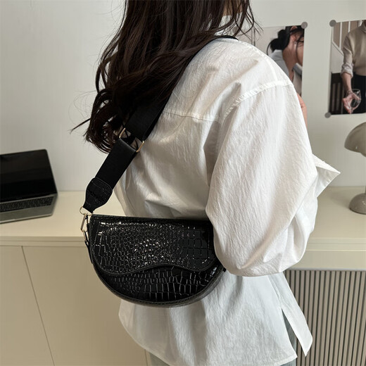 Bolsa pequeña para mujeres 2025 Summer Nuevo moderno Versátil Crossbody Bag de un hombro Bolsa de silla de montar en la parte superior del hombro 6249 Negro