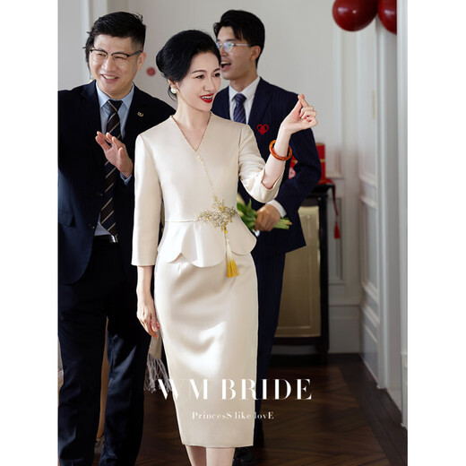
LISM International First-line Brand Lady Wedding Dress 2025 Autumn and Winter New Lady Wedding Dress Temperament Cheongsam Daily Milk White L