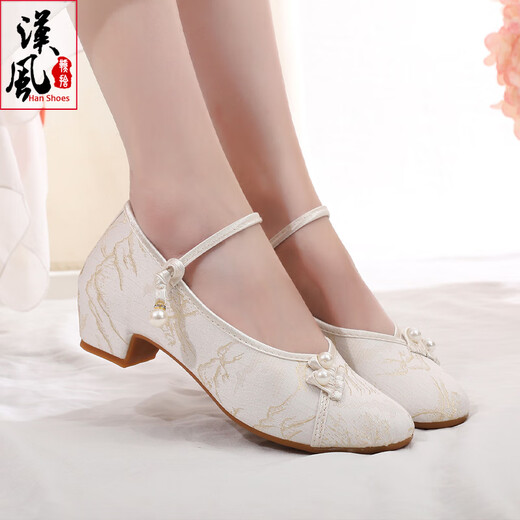 Gestickte Hanfu-Schuhe für Damen, bestickte Schuhe im antiken Stil, chinesische Cheongsam-Schuhe im Ethno-Stil, Peking-Stoffschuhe, Arbeitsschuhe mit niedrigen Absätzen im Tee-Stil, Hellgold 34