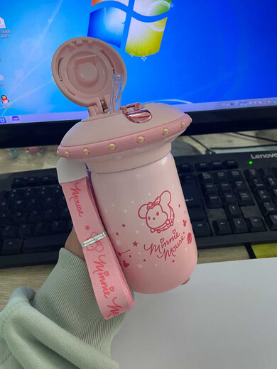 Termos de tratamiento de fallas Copa de plástico de verano Copa de plástico de verano Micro Flaws Lonely Product 3524 Powder Minnie Thermos Cup 520ml Cubierta individual Flawless