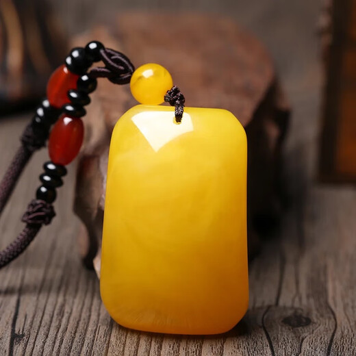 Fat Donglai's same style beeswax pendant, amber, chicken oil, xanthan ore, Laohuang Wushi brand water drop style blood pool necklace, bead chain style Dafang brand 50g