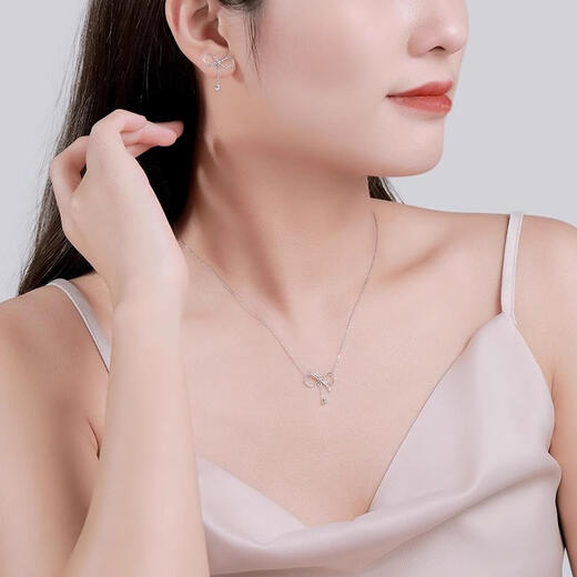 Chao Acer bow platinum necklace women's pendant clavicle chain chain birthday gift priced at 100 yuan C about 2.15g chain length about 45cm