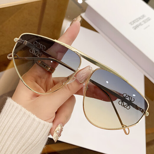 Nuevas gafas de sol de metal para mujeres Gafas de sol de diseño de gafas huecas en marco de protección solar de hombres europeos y americanos Gafas conductoras 9898 Peacock azul