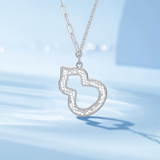 Mengjinyuan platinum necklace gourd fish scale hollow flashing PT950 platinum chain set as a birthday gift for my girlfriend. It weighs about 6.60g and the chain length is about 45cm.