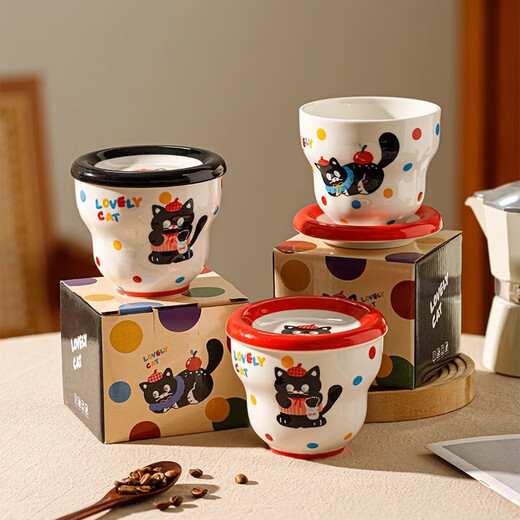 Cartoon cat holding coffee cup, lady's good-looking mug, latte cup, ceramic cup, household water cup, holding coffee cup + red edge saucer