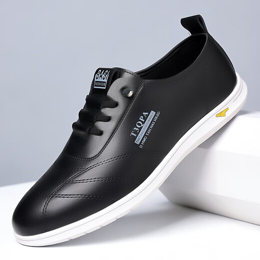 Xiaohuilijia Herrenschuhe 2025 Sommer neuer Männer weicher alleiniger weißer weißer Schuhe mit einem Fuß faulen Fahrschuhen Mode lässige Lederschuhe 9712-1 Weißer Hollow Style 38