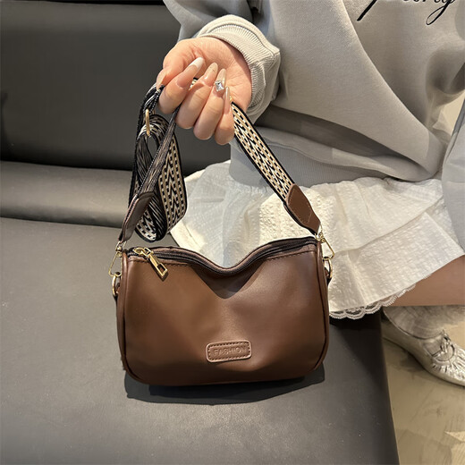 斜挎包女2025新款春夏bags真皮女包通勤包高级感精致单肩枕头包 咖色