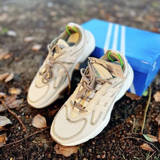 阿迪达斯（adidas）休闲鞋男鞋女鞋 春夏季新款三叶草网面透气减震运动鞋低帮跑步鞋 JQ3927/奇妙白/光晕绿/棕色/偏小 42.5 (265mm)