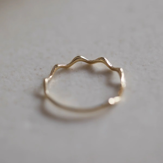 Yadige gold minimalist wave niche special K gold-plated ring exquisite daily simple stacking wear and commuting good match light yellow Hong Kong code No. 6