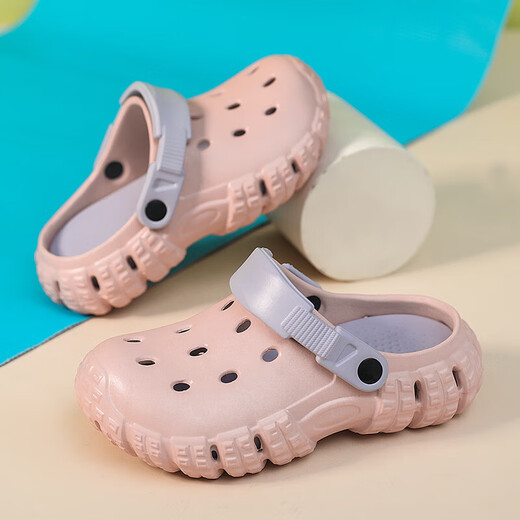 Nouvelles chaussures de trous pour enfants 2025 légers, imperméables, moyens et grands sandales de plage extérieures imperméables pour enfants