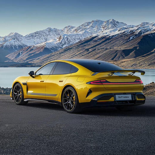 Children's remote control car boy's four-wheel drive drift racing electric toy car model rechargeable car drop-resistant and cool 32cm meter SU7Ultra lightning yellow color box