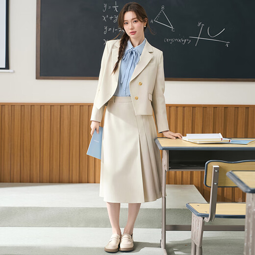 Lady Bird interview blazer women's professional formal attire teacher commuting light workplace small man wear suit