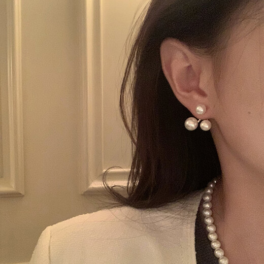 Rabbit earrings for women 2025 new pearl earrings plated sterling silver earrings temperament light luxury high-end silver jewelry ear piercing cherry style pearl earrings