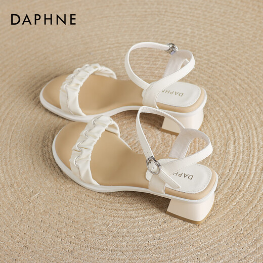 Sandales de Daphne pour femmes 2025 Nouvelle jupe de tenue d'été avec de beaux talons hauts pour les chaussures pour femmes avec des talons épais à bout ouvert sur blanc 36