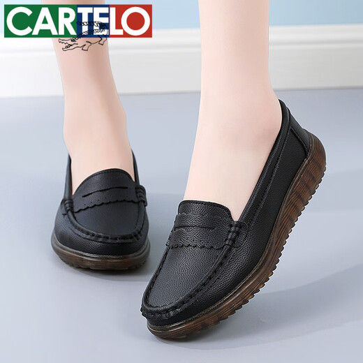卡帝乐鳄鱼（CARTELO）真皮豆豆鞋女2025春夏季浅口平底百搭防滑软底妈妈中老年休闲单鞋 米白色3 826单鞋 37