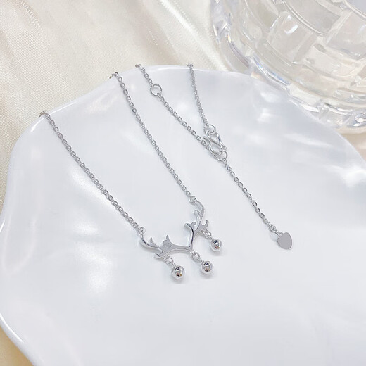 Lao Fengxiang platinum solid adjustable tassel bell Christmas elk antler chain platinum jewelry white gold about 4.3g