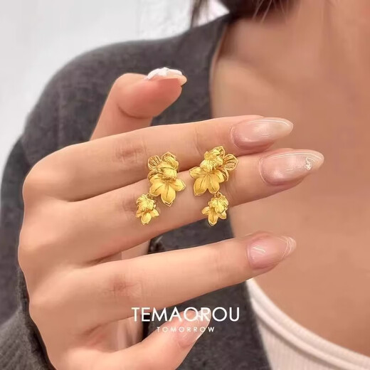 First encounter with new Chinese style sand gold earrings, gold earrings, earrings, yellow sand gold earrings, niche ins style Vietnamese earrings, tassels, gold sycamore leaf earrings, a pair