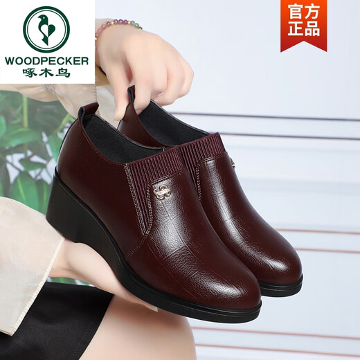Specht Ferse Lederschuhe für Frauen 2025 neuer Stil mittleren und älteren Flachschuhe für Frauen für Frauen weiche Leder weiche alleinige Mutterschuhe bequeme Frühlings- und Herbst-Single-Schuhe 103 Wine Red 35