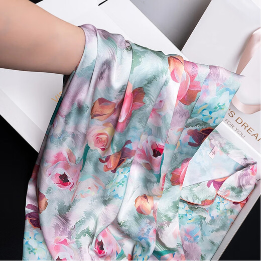 Da Vinci Mot de passe Pyjamas pour les femmes en été 2025 Nouveau ensemble de trois pièces minces d'été confortable à porter à l'extérieur et donnez à votre petite amie Luoshen Rose L