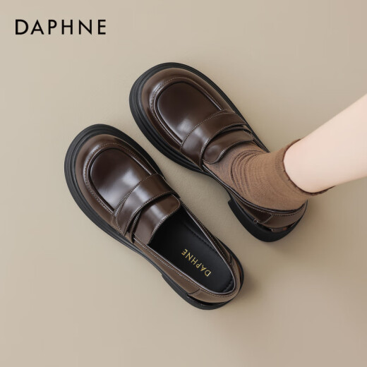 Daphne (Daphne) Brown espesado mocasín para mujeres 2025 Nuevos zapatos de cuero JK de estilo británico para mujeres con zapatos de alta gama Singles Brown [talón sin decoración] MF3883-5 35