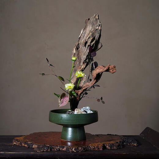 Yu Senyi picks up the littered old antique old high-legged vase old items new Chinese tea room ornaments literati flower arrangement utensil Japanese style emerald green number 1278 lonely flower utensil medium