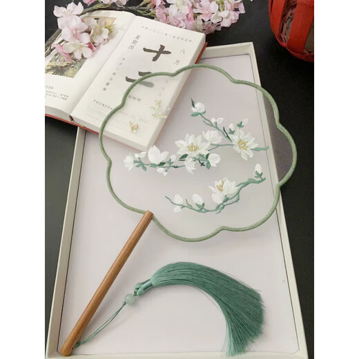 Shijanu ancient fan Chinese ancient style embroidered round fan retro generation Hanfu cheongsam catwalk dance Su embroidery round female window shadow mottled dancing fan