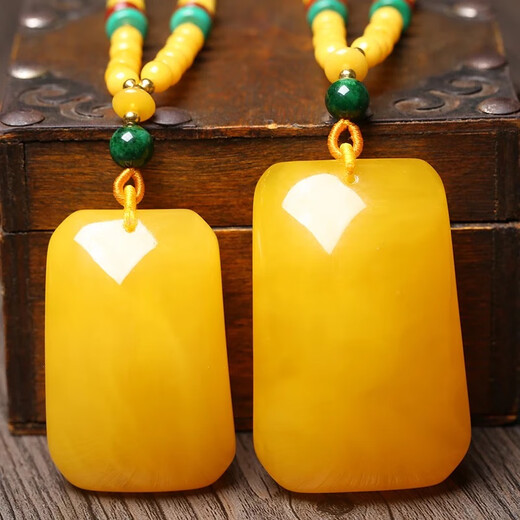 Fat Donglai's same style beeswax pendant, amber, chicken oil, xanthan ore, Laohuang Wushi brand water drop style blood pool necklace, bead chain style Dafang brand 50g