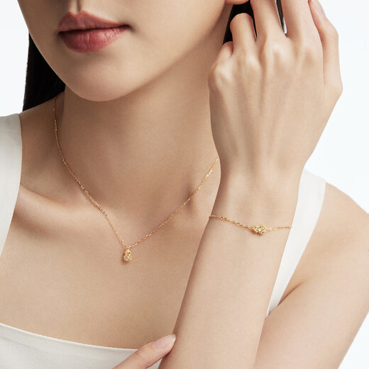 
Chow Tai Fook Broken Gold Gourd Foot Golden Gold Bracelet Women's Gift EOF1592 15cm About 2.45g Price (work fee of 360)