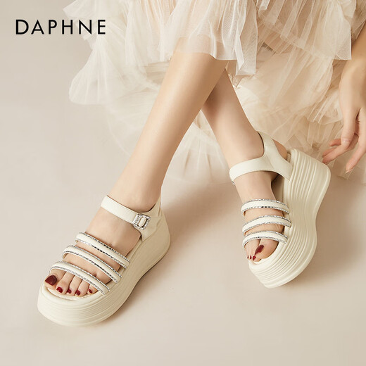 Daphne (Daphne) Sandalias de correa de suela gruesa para mujeres en verano 2025 Nuevo romano zapatos de esponja casuales cuña zapatos de playa elevados para mujeres beige 37