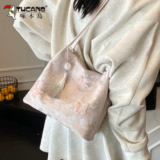 啄木鸟新中式国风包包女2025新款夏天休闲蝴蝶单肩包上班通勤帆布水桶包 黑色