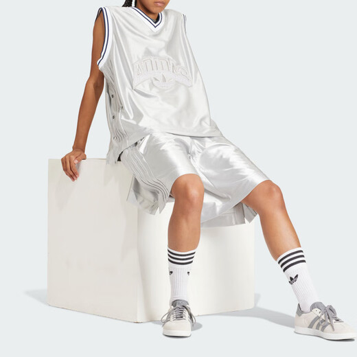 ADIDAS/阿迪达斯三叶草春季新款女士宽松运动短裤 IT9768 【新亚洲码】 XXS