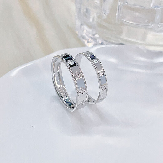 Lao Fengxiang platinum lucky four-leaf clover ring engagement ring ring for girlfriend and wife anniversary birthday gift 2025 live (about 8.92g)