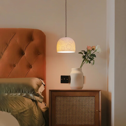 
Leshi Lighting NVC Creative Art Retro B&B Cream Style Bedroom Bedside Bedside Restaurant Bar Tea Room Small Chandelier 6187-Three Color Light Source