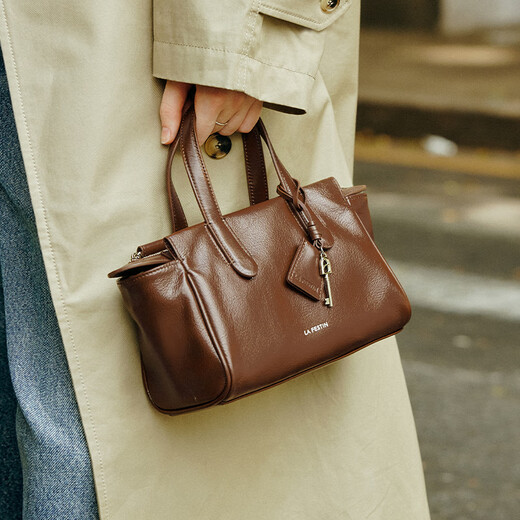 LA Festins neue erste Schicht Cowhide Ledertasche für Frauen mit einem Schulterkreuzkessel, der Handheld Black 2025 Chinesischer Valentinstag [First Layer Cowide] Kastanie Braun